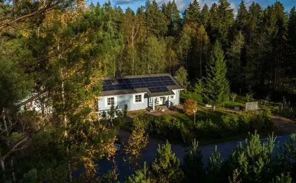 Off-Grid Home Solar with Batteries: Your Pre-Purchase Checklist