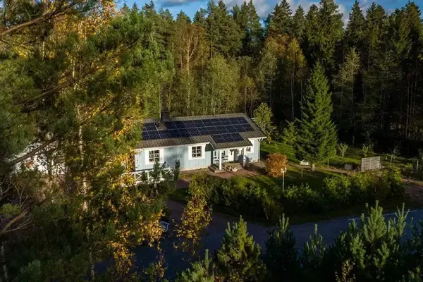 Off-Grid Home Solar with Batteries: Your Pre-Purchase Checklist